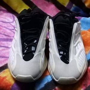 Adidas Yeezy 700 V3 AZAEL FW4980 mens shoes I accept reasonable offers